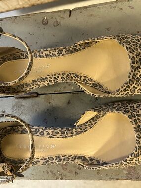 Kenneth Cole Reaction Leopard Print Wedge Sandals 7.5 - Tan and Black